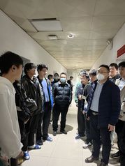 冬日暖心 校领导深入学生宿舍送...