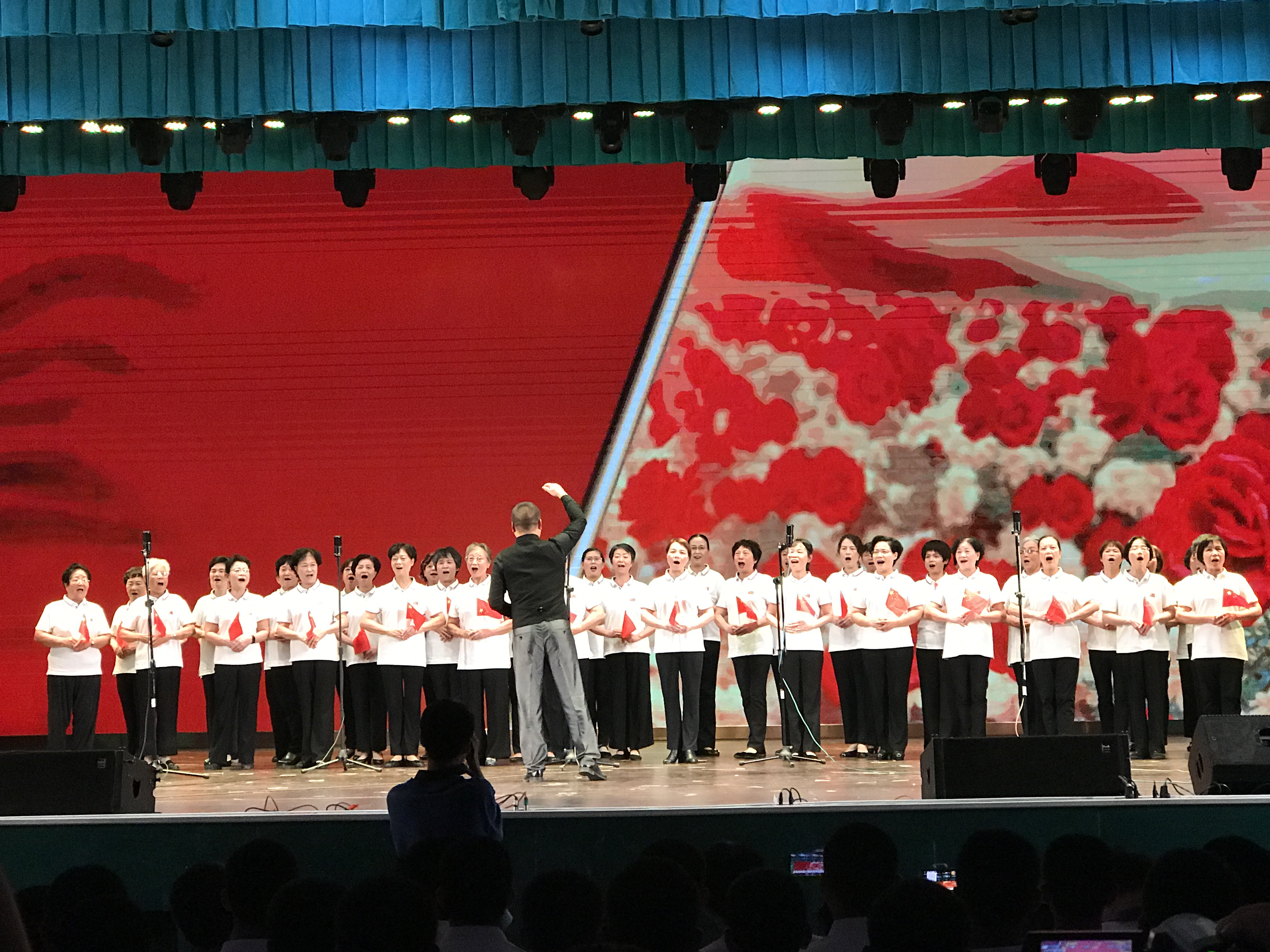 老同志参演学校国庆70周年文艺...